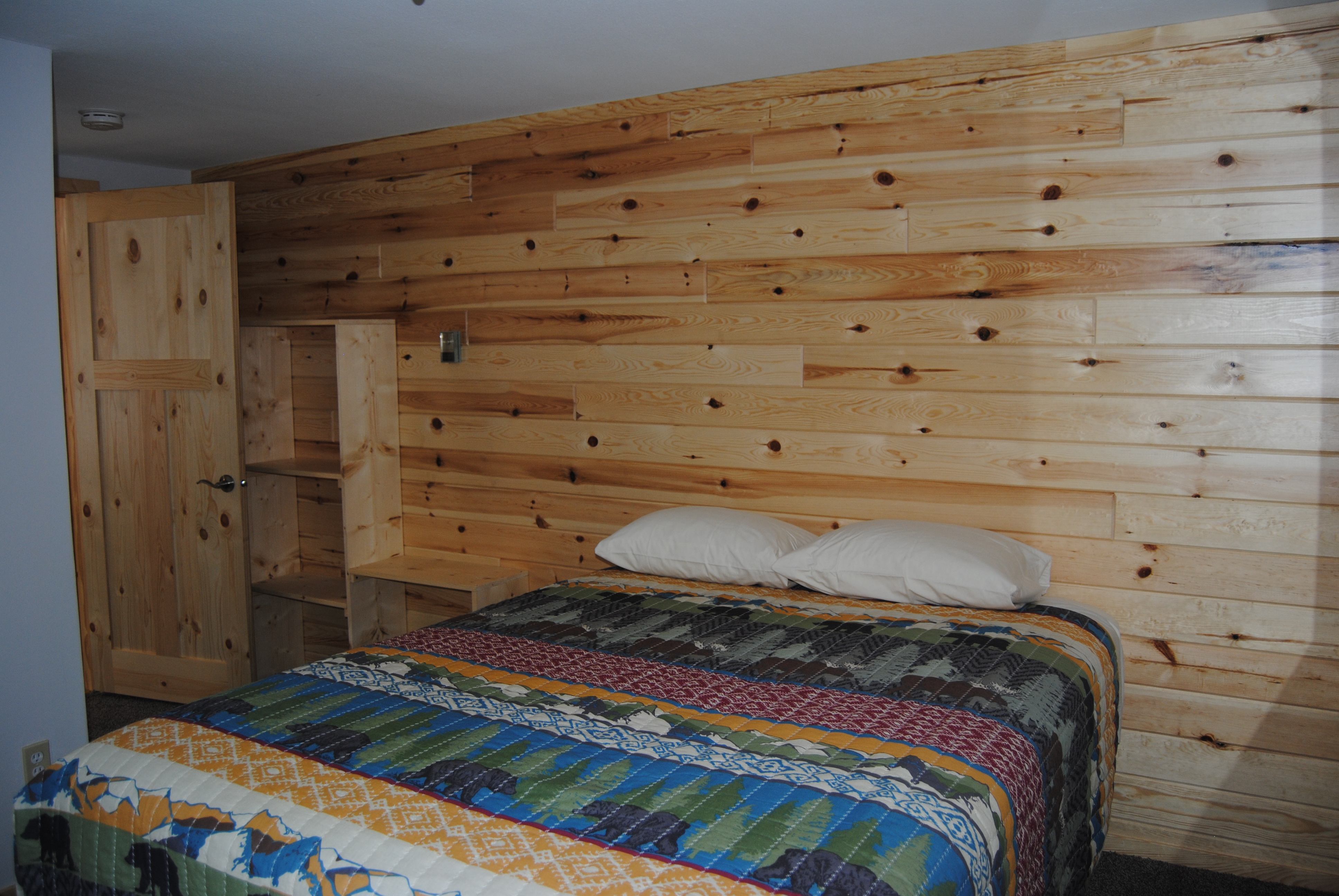 Birchwood Cabin bedroom.