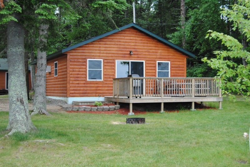 Cedar Pine cabin exterior